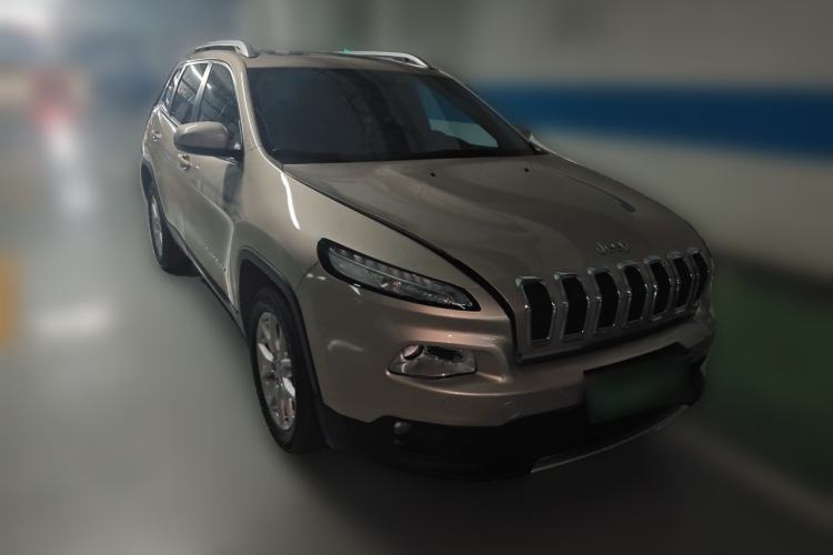 Used Jeep Cherokee 2016 2.4L Leading Edition Front Right 45 Deg