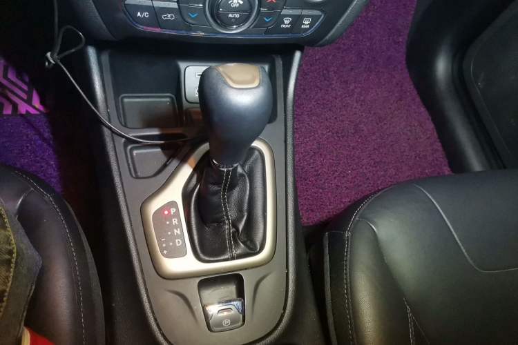 Used Jeep Cherokee 2016 2.0L Superior Edition Gear Lever