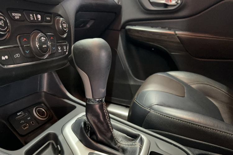 Used Jeep Cherokee 2016 2.4L Leading Edition Gear Lever