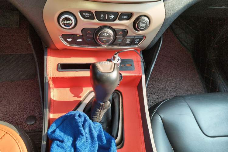 Used Jeep Cherokee 2016 2.4L Leading Smart Version Gear Lever