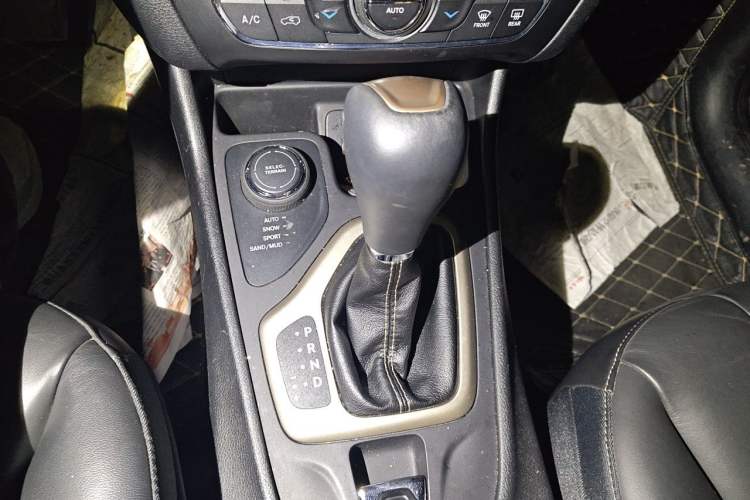 Used Jeep Cherokee 2016 2.4L Professional Smart Version Gear Lever