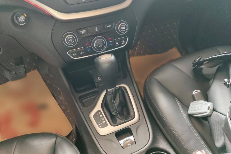Used Jeep Cherokee 2016 2.0L Superior Edition Gear Lever