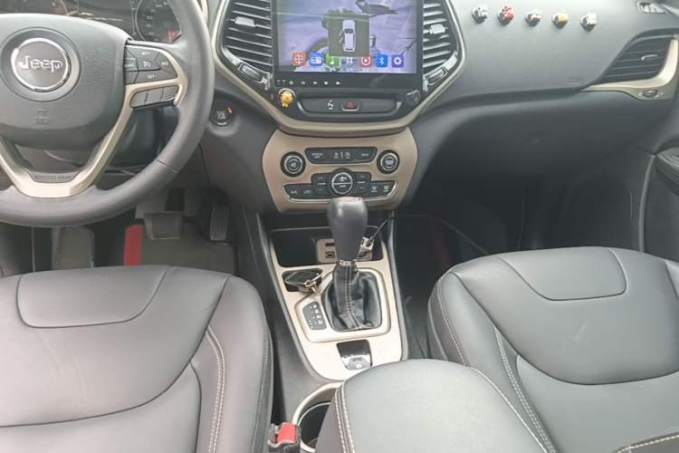 Used Jeep Cherokee 2016 2.4L Leading Edition Gear Lever