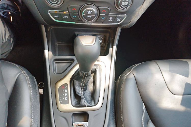 Used Jeep Cherokee 2016 2.0L Superior Edition Gear Lever