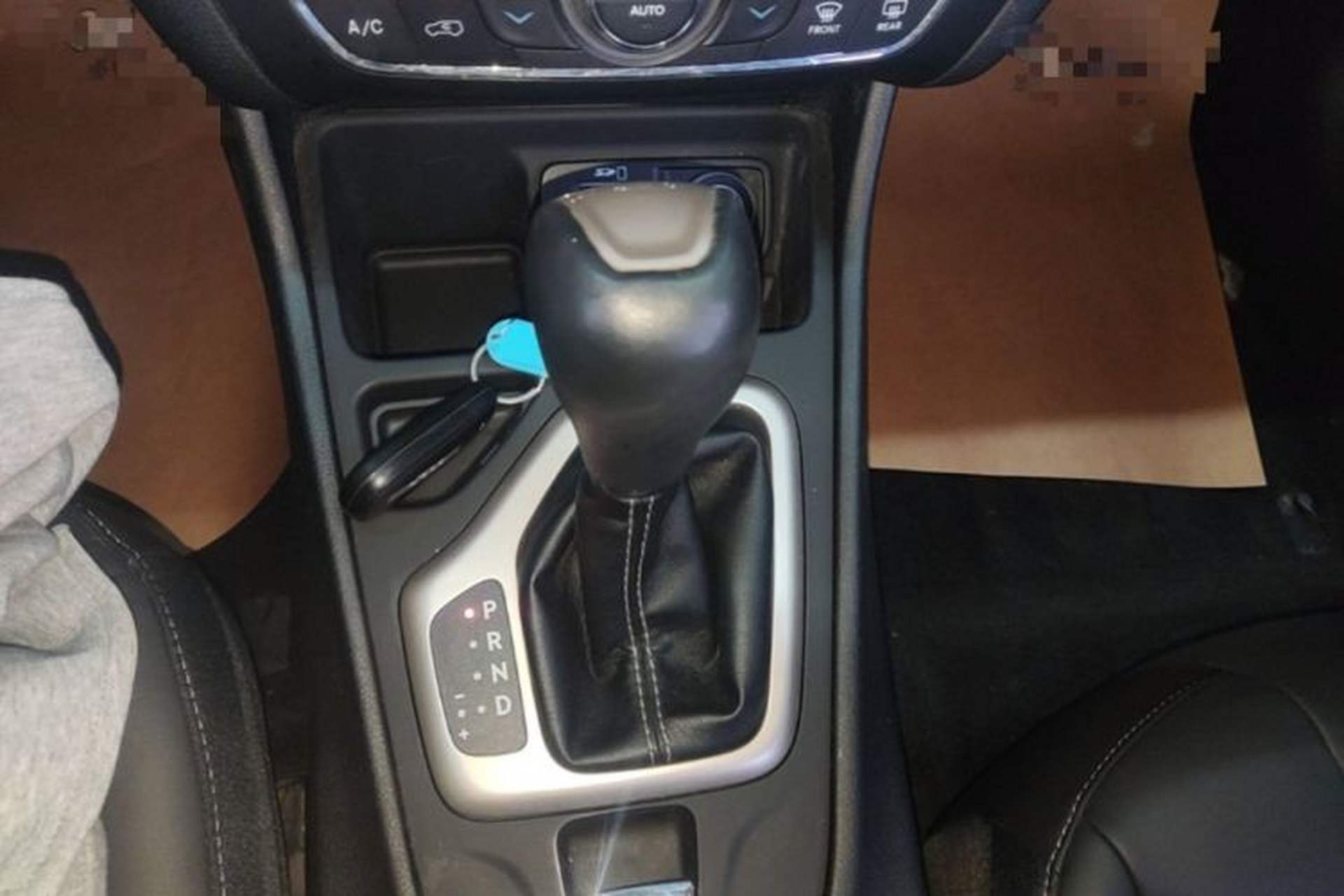Used Jeep Cherokee 2016 2.0L Superior Edition Gear Lever