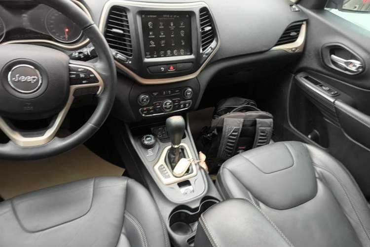 Used Jeep Cherokee 2016 2.4L Professional Smart Version Gear Lever