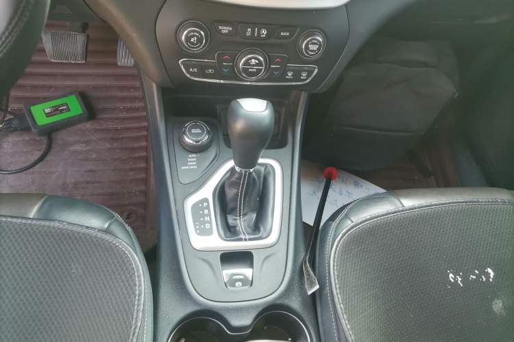 Used Jeep Cherokee 2016 2.4L Professional Smart Version Gear Lever