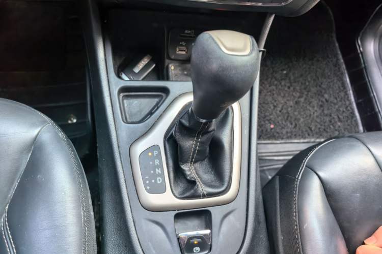 Used Jeep Cherokee 2016 2.4L Leading Edition Gear Lever