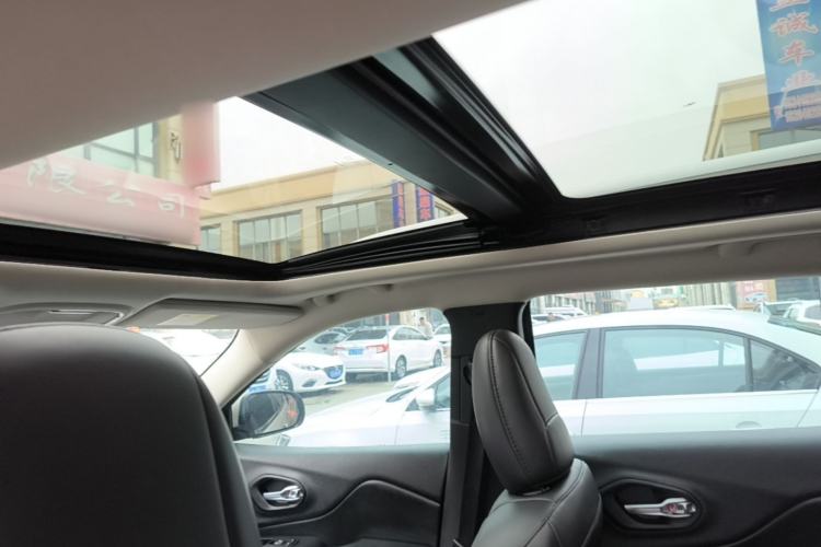 Used Jeep Cherokee 2016 2.4L Professional Smart Version Headliner