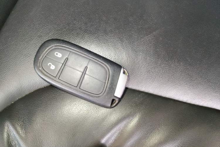 Used Jeep Cherokee 2016 2.0L Superior Edition Interior 1