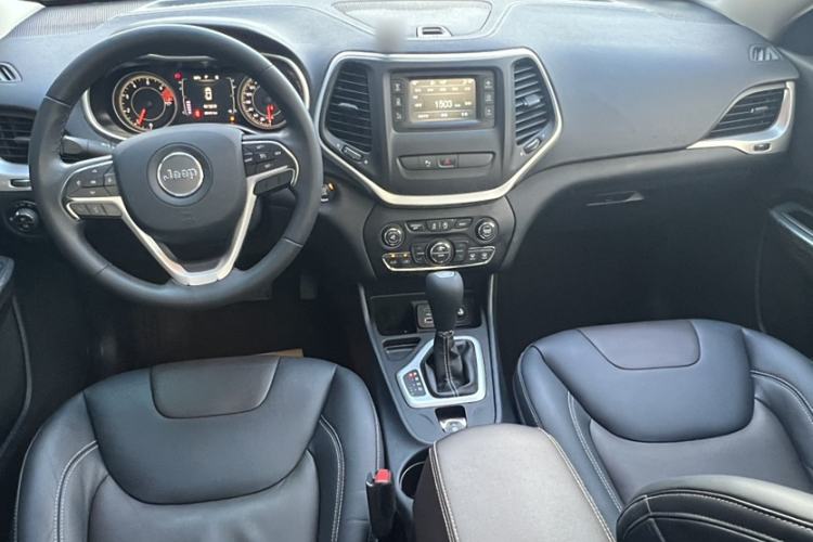 Used Jeep Cherokee 2016 2.4L Leading Edition Interior 1