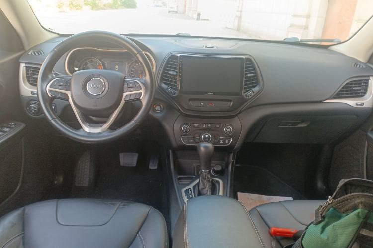 Used Jeep Cherokee 2016 2.4L Leading Edition Interior 2