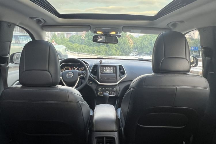Used Jeep Cherokee 2016 2.4L Leading Edition Interior 2