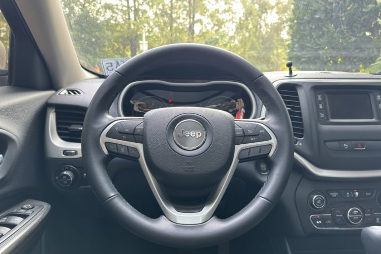 Used Jeep Cherokee 2016 2.4L Leading Edition Interior 5
