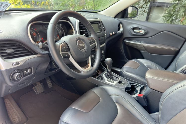 Used Jeep Cherokee 2016 2.4L Leading Edition Interior 6