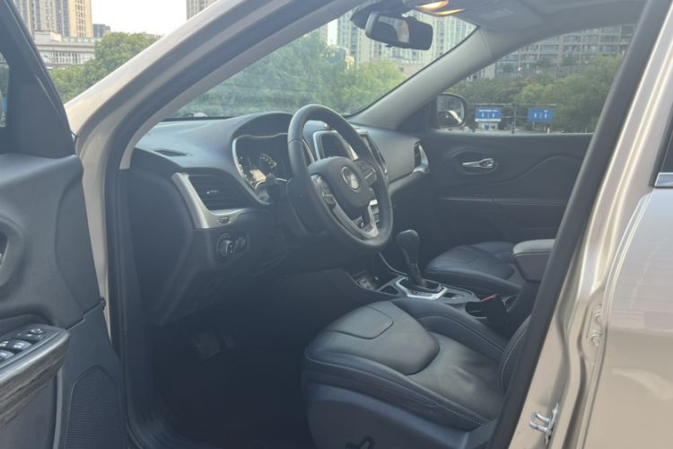Used Jeep Cherokee 2016 2.4L Leading Edition Interior 6