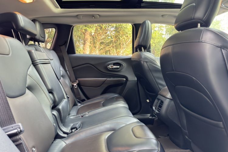 Used Jeep Cherokee 2016 2.4L Leading Edition Interior 7