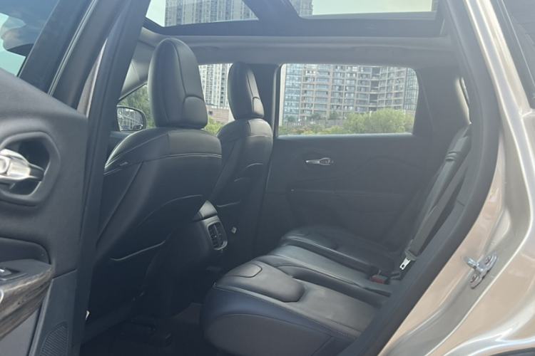 Used Jeep Cherokee 2016 2.4L Leading Edition Interior 7
