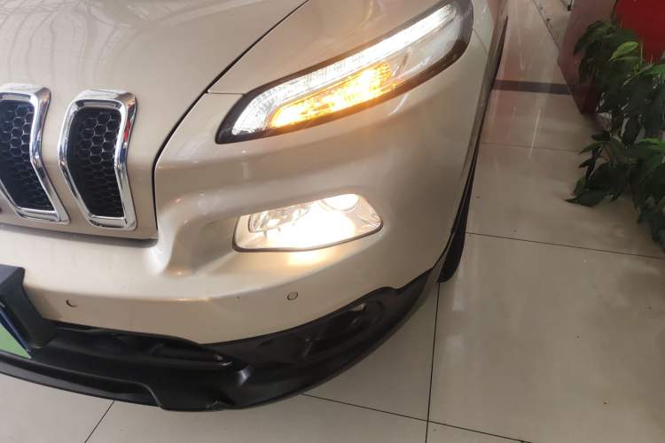 Used Jeep Cherokee 2016 2.4L Leading Edition Left Front Headlight
