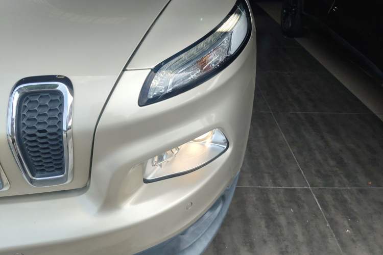 Used Jeep Cherokee 2016 2.0L Superior Edition Left Front Headlight