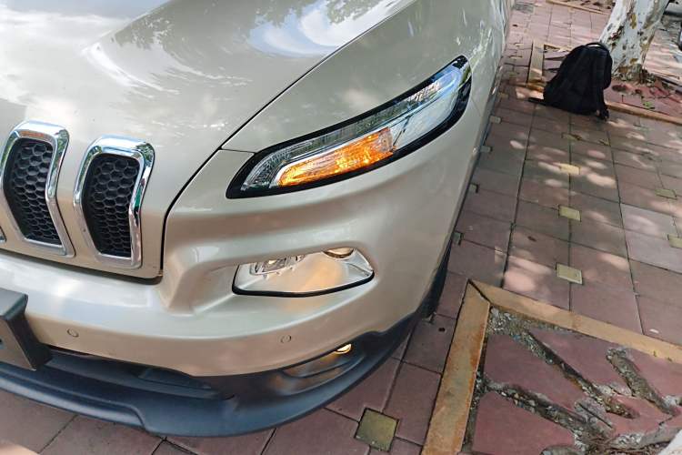 Used Jeep Cherokee 2016 2.0L Superior Edition Left Front Headlight
