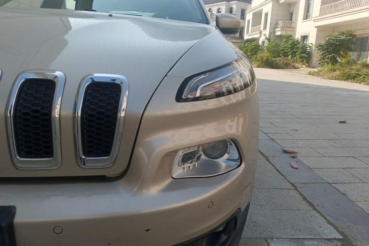 Used Jeep Cherokee 2016 2.4L Leading Edition Left Front Headlight