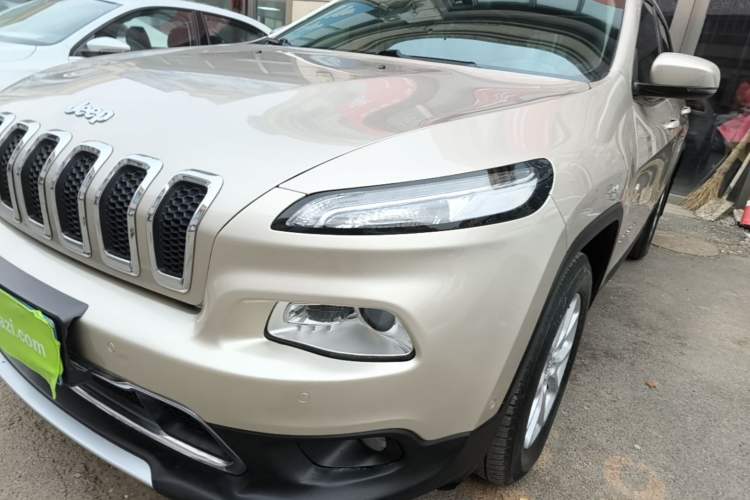 Used Jeep Cherokee 2016 2.4L Professional Smart Version Left Front Headlight