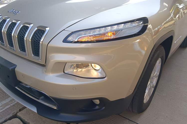 Used Jeep Cherokee 2016 2.4L Professional Smart Version Left Front Headlight