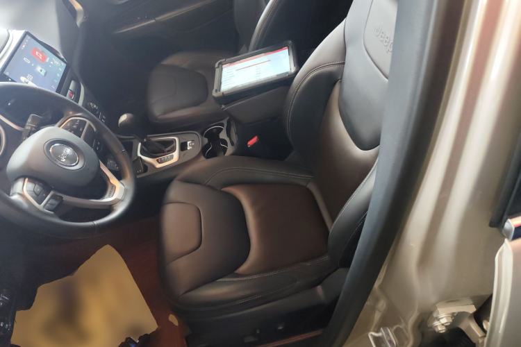 Used Jeep Cherokee 2016 2.4L Leading Edition Left Front Seat