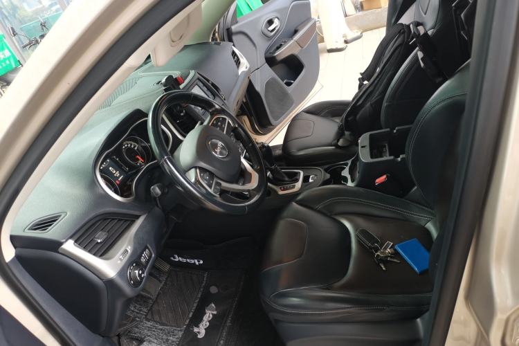 Used Jeep Cherokee 2016 2.4L Leading Edition Left Front Seat