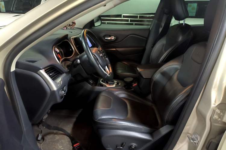 Used Jeep Cherokee 2016 2.4L Leading Edition Left Front Seat