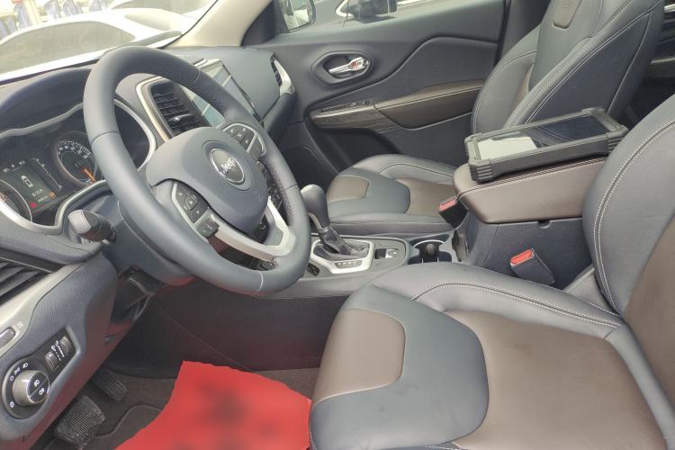 Used Jeep Cherokee 2016 2.4L Leading Edition Left Front Seat