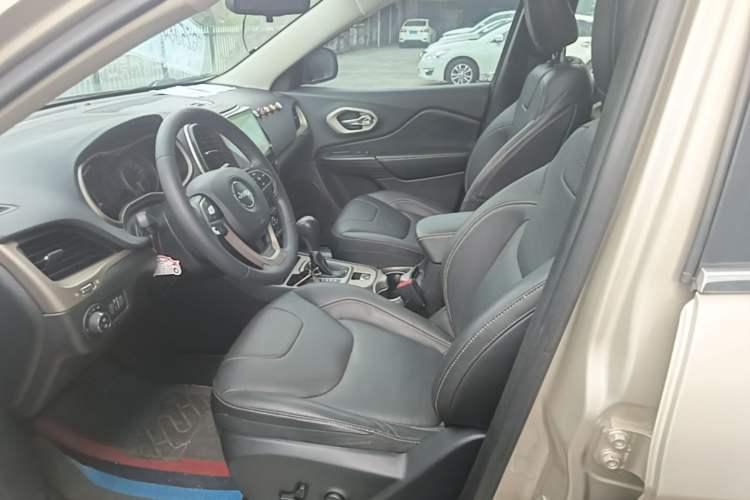 Used Jeep Cherokee 2016 2.4L Leading Edition Left Front Seat