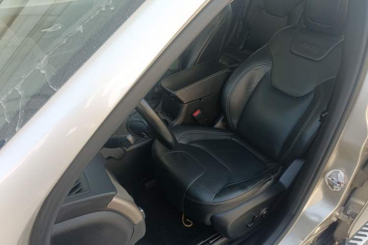 Used Jeep Cherokee 2016 2.4L Leading Edition Left Front Seat
