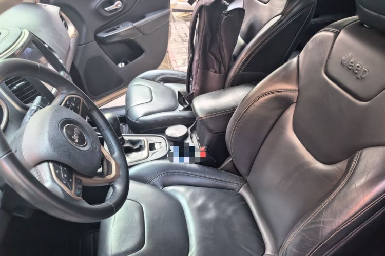 Used Jeep Cherokee 2016 2.4L Leading Edition Left Front Seat