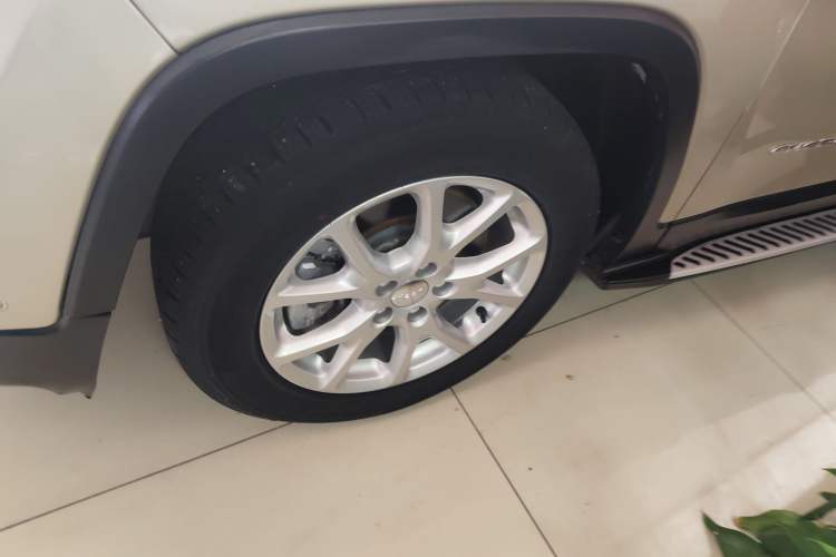 Used Jeep Cherokee 2016 2.4L Leading Edition Left Front Wheel Hub