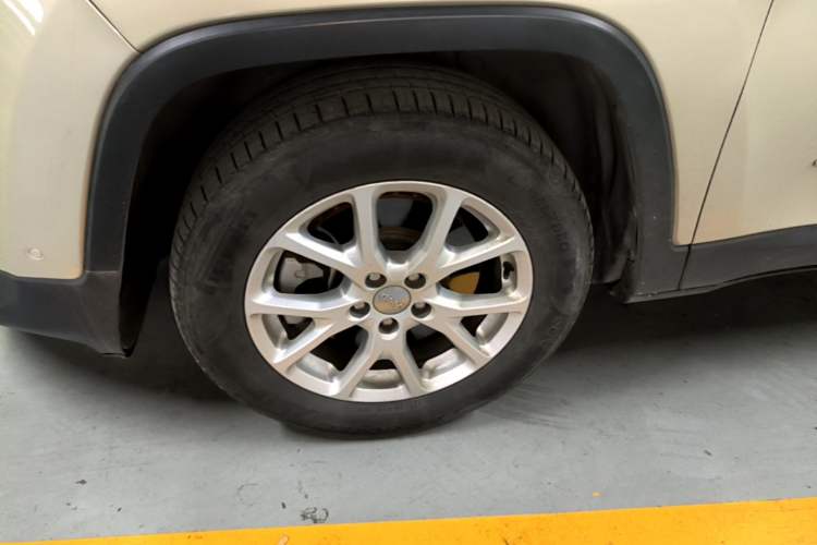 Used Jeep Cherokee 2016 2.4L Leading Edition Left Front Wheel Hub