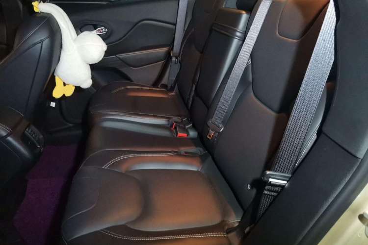 Used Jeep Cherokee 2016 2.0L Superior Edition Left Rear Seat