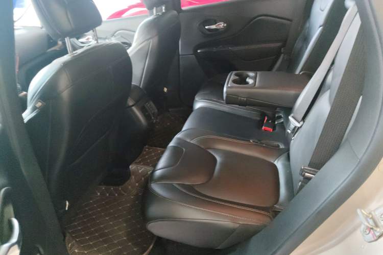 Used Jeep Cherokee 2016 2.0L Superior Edition Left Rear Seat