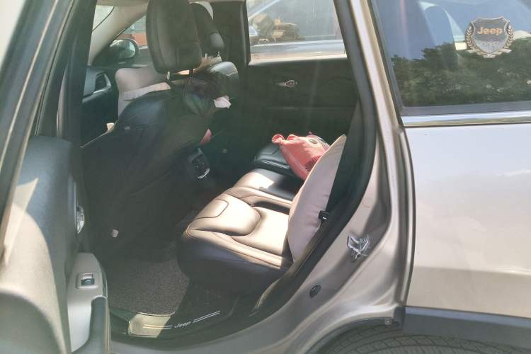 Used Jeep Cherokee 2016 2.4L Leading Smart Version Left Rear Seat