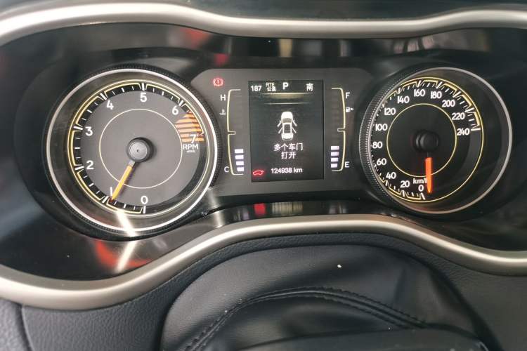Used Jeep Cherokee 2016 2.4L Leading Edition Odometer Close Up