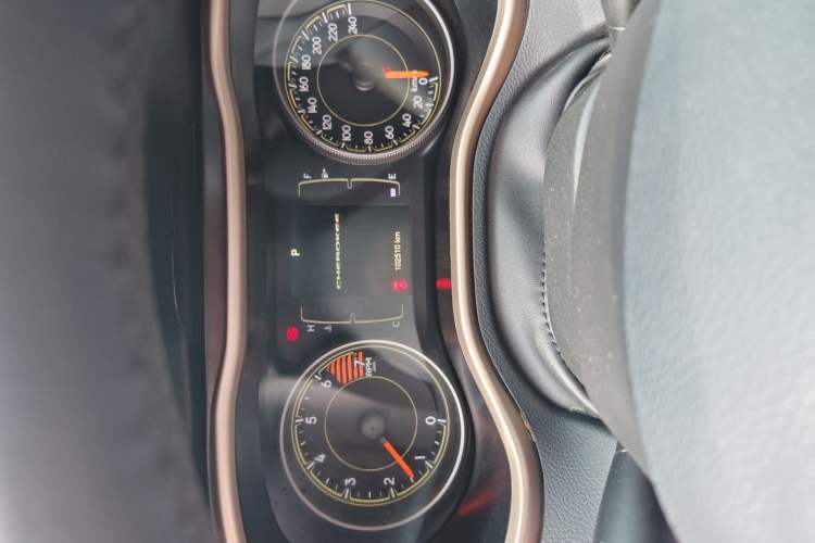 Used Jeep Cherokee 2016 2.4L Leading Edition Odometer Close Up