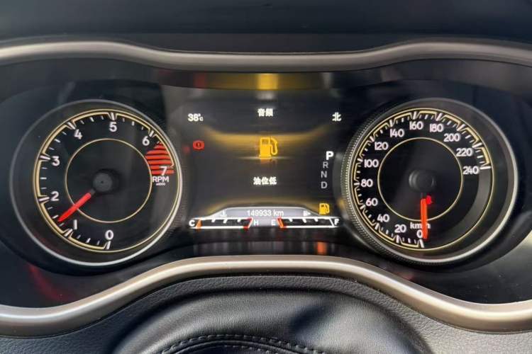 Used Jeep Cherokee 2016 2.0L Superior Edition Odometer Close Up
