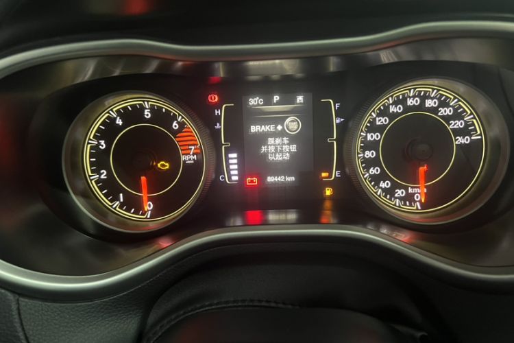 Used Jeep Cherokee 2016 2.4L Leading Edition Odometer Close Up