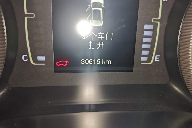 Used Jeep Cherokee 2016 2.4L Leading Edition Odometer Close Up