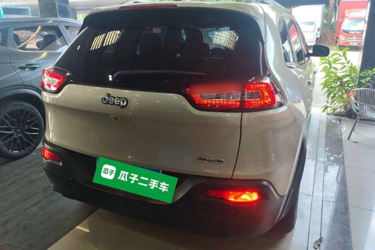 Used Jeep Cherokee 2016 2.0L Superior Edition Rear