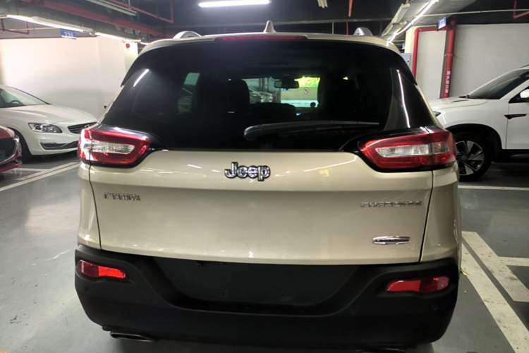 Used Jeep Cherokee 2016 2.4L Leading Edition Rear