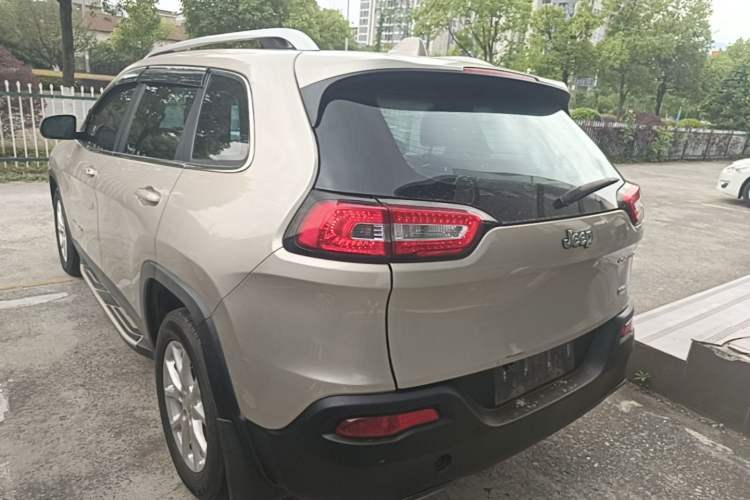 Used Jeep Cherokee 2016 2.4L Leading Edition Rear Left 45 Deg