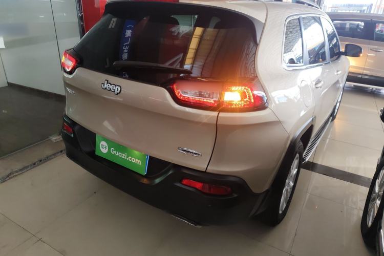 Used Jeep Cherokee 2016 2.4L Leading Edition Rear Right 45 Deg