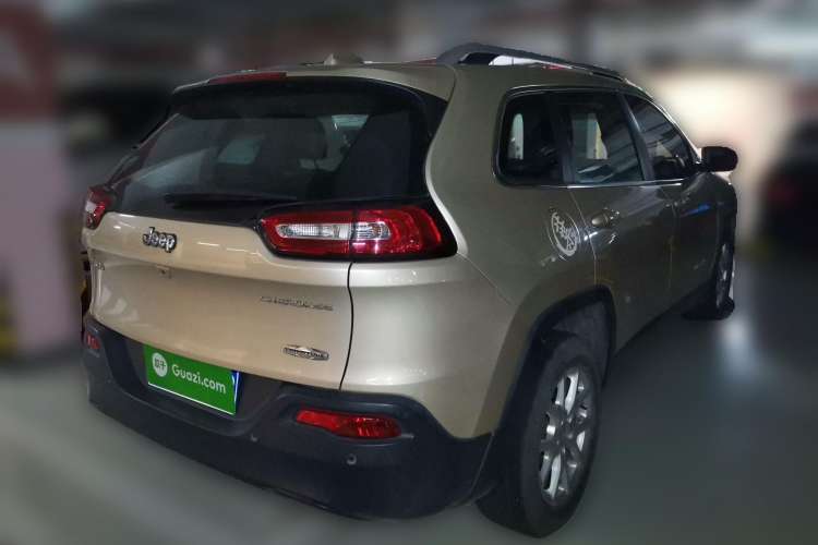 Used Jeep Cherokee 2016 2.0L Superior Edition Rear Right 45 Deg